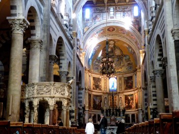 Piazza_dei_Miracoli_-_The_interior_of_the_Cathedral_in_Pisa